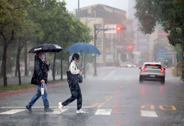 台灣新聞通訊社-明6縣市山區達停班課標準 最新雨量預測出爐