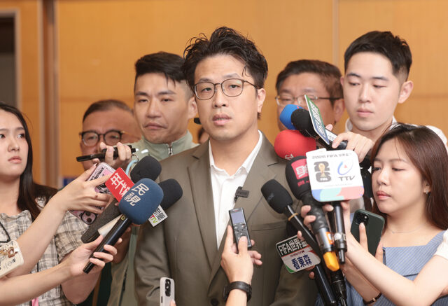 台灣新聞通訊社-沈伯洋主張「休息對齊」又說「工時錯開」  陳揮文友善建議民進黨一事