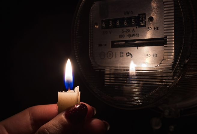 台灣新聞通訊社-台中梧棲晚間815戶停電 台電搶修中：大雨導致設備故障