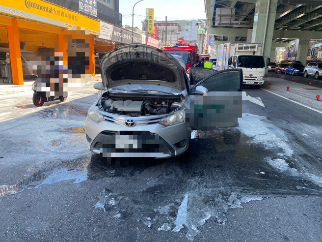台灣新聞通訊社-險追撞爆衝突! 騎士丟鞭炮釀火燒車 法官這樣判