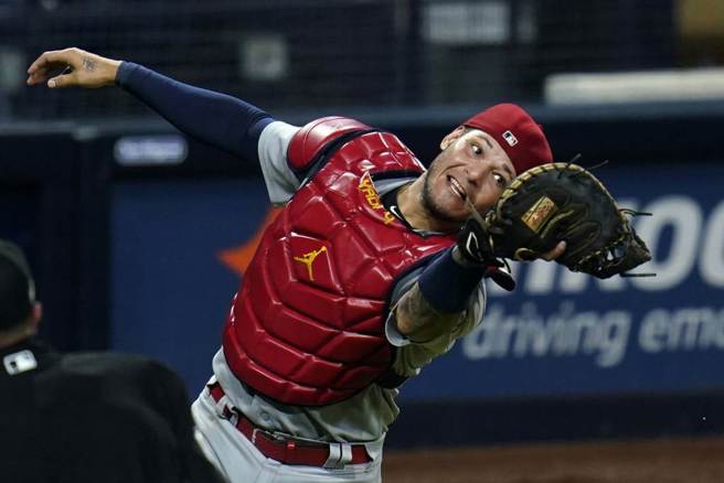 台灣新聞通訊社-MLB傳奇捕手莫里納逃死劫! 私人飛機故障折返墜毀 正副機師罹難