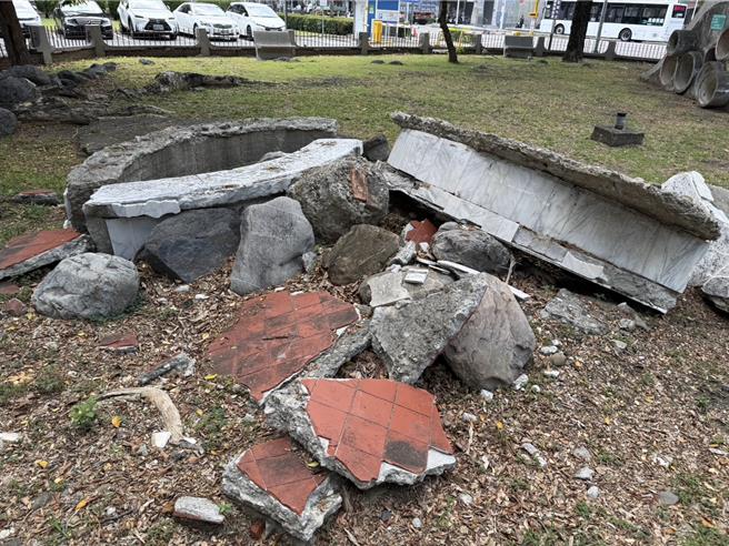 台灣新聞通訊社-設施殘破沒人管?高雄五福公園驚爆荒廢 市府:私人土地