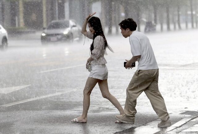 台灣新聞通訊社-國家警報大響！雷雨炸南部屏東「大豪雨」 3縣市早上恐淹水