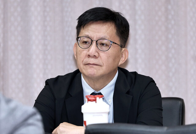 台灣新聞通訊社-老師遭學生戳屁股自衛竟吞申誡 教育部次長怒：這案不該罰