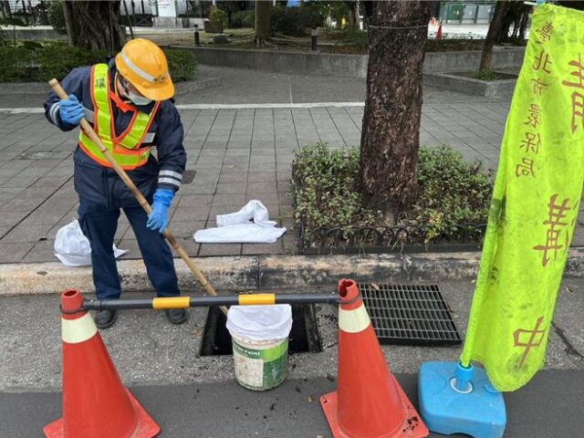 台灣新聞通訊社-豪雨釀積水遭疑清溝不力 北市環保局：極端降雨超出排水負荷