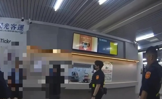 台灣新聞通訊社-基隆醉女轉運站大鬧「盧」不停 警一招讓她秒安靜