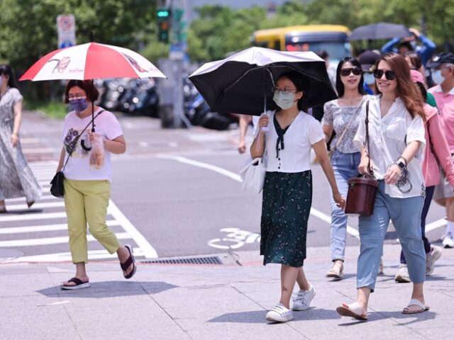 台灣新聞通訊社-端午連假飆38度 熱帶擾動大迴轉 侵台機率曝