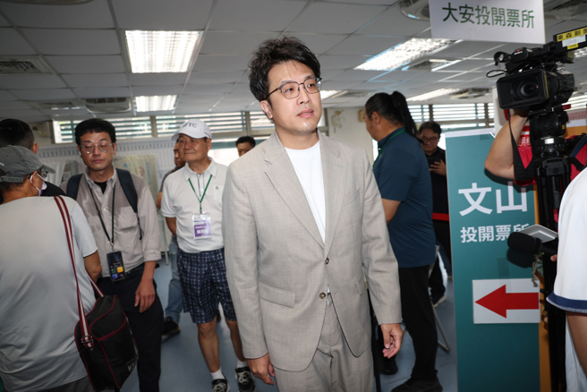 台灣新聞通訊社-秦慧珠100萬賭沈伯洋不會選上?沈富雄酸他1句