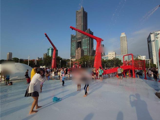 台灣新聞通訊社-高雄星光水岸公園重開2日 受傷頻傳、下水傷口發炎