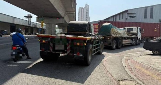 台灣新聞通訊社-大型車死角奪命! 高雄女騎單車遭聯結車捲入 慘死輪下