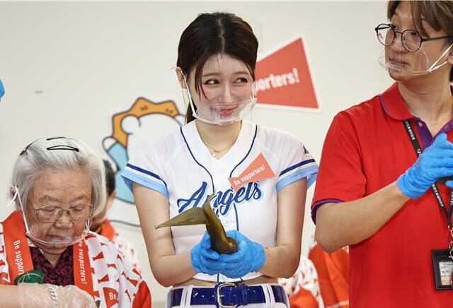 台灣新聞通訊社-李雅英學包粽子不忘追《鐵拳教育》！南珉貞揭韓校霸凌真相
