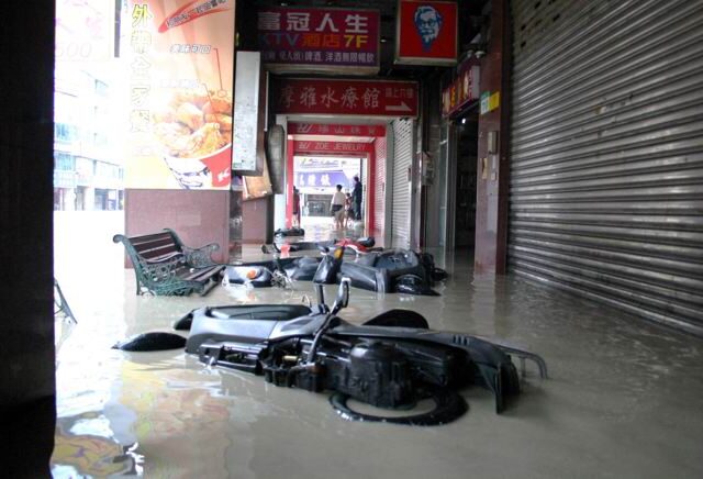 台灣新聞通訊社-機車泡水別急著騎走 專家警告：維修費飆5倍
