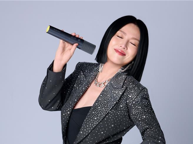 台灣新聞通訊社-苗可麗陪失智父高歌延緩退化!曝爸爸最愛聽她「唱歌」溫暖陪伴