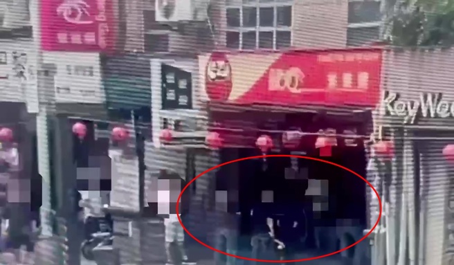 台灣新聞通訊社-西門町驚傳押人案！毒品交易欠債釀禍　警旅館救人逮8惡煞