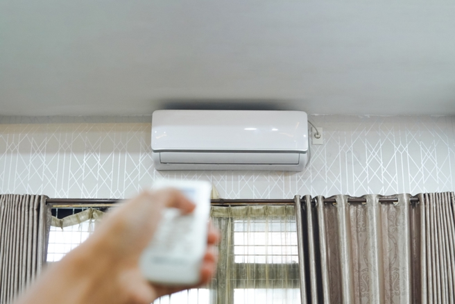 台灣新聞通訊社-冷氣怎麼吹最省電?台電公布答案 睡前按1鍵更省錢