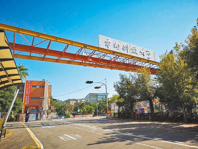 台灣新聞通訊社-誘烏干達生「來台當奴隸黑工」！中州科大前學務長、主任二審均減刑
