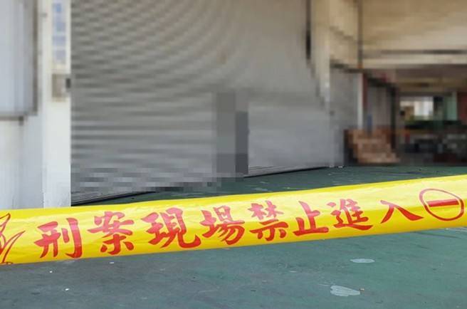 台灣新聞通訊社-台中西屯墜樓案！男重摔社區大門「頭破慘死」 保全嚇壞報警