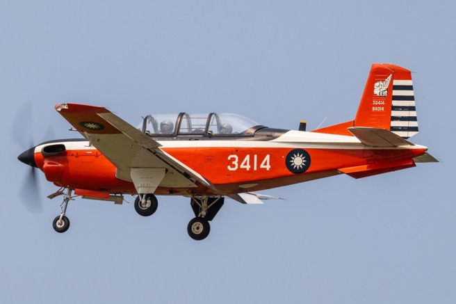 台灣新聞通訊社-T-34教練機壽期到2030年 仍是空軍初級飛行搖籃 新一代機仍評估中