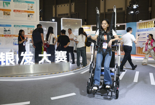 台灣新聞通訊社-陸銀髮商機上看140兆！日商搶灘 8千元拐杖照樣賣