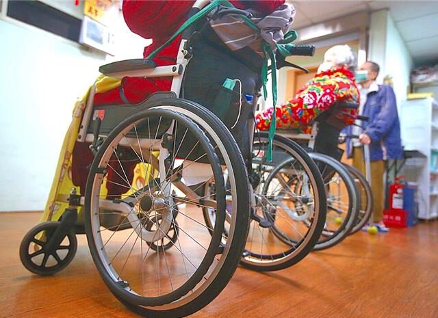 台灣新聞通訊社-領補助還跟公費安置對象收錢！社家署行文檢討 明年將查核