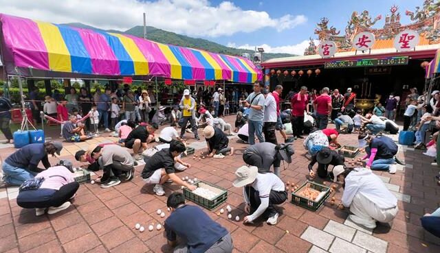 台灣新聞通訊社-端午立蛋34顆封后！台東「準媳婦」奪冠抱回2萬獎金