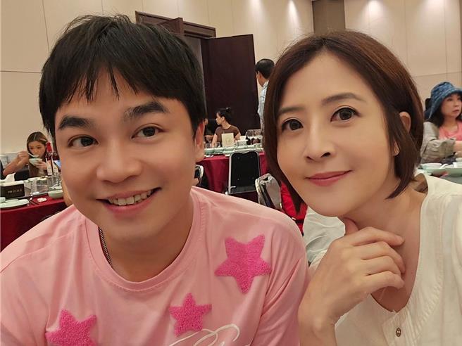 台灣新聞通訊社-李亮瑾阻止不了挺「張峰奇再出家」！經紀人：滿足經濟條件還很久