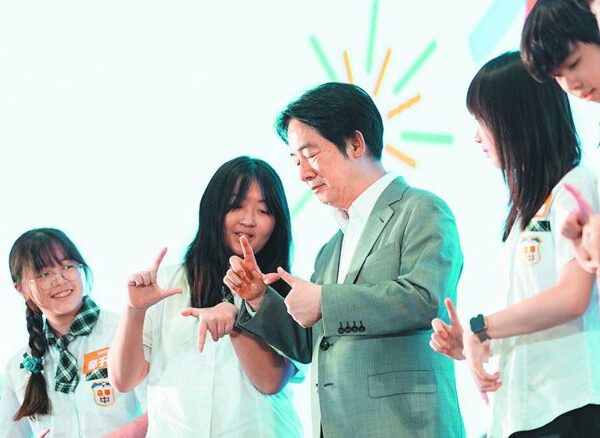台灣新聞通訊社-賴談陸社群App影響「會把中國當好人」 葉元之打臉雙標