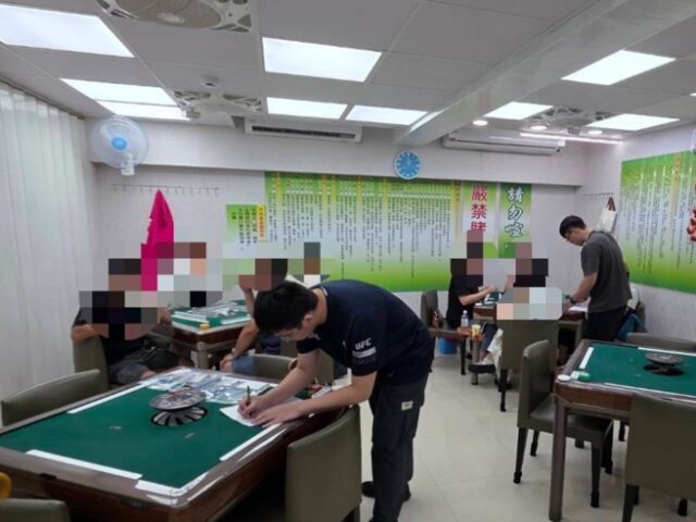 台灣新聞通訊社-掛羊頭賣狗肉！棋牌社淪「麻將賭場」 基隆警破門逮33人