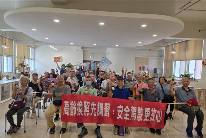 台灣新聞通訊社-竹縣高齡駕駛注意！駕照新制將上路 一站式換照免奔波