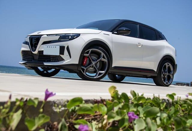 台灣新聞通訊社-試車報告》試過Alfa Romeo Junior純電鋼炮才懂的彎道美學