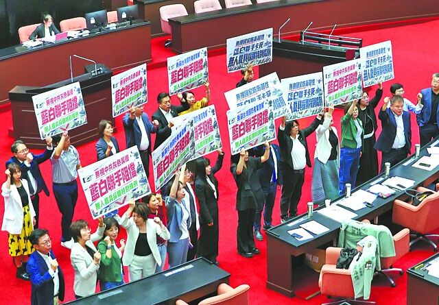 台灣新聞通訊社-1分鐘看政治》藍營無人機修法喊2300億 高雄選戰「韓家軍」歸隊？