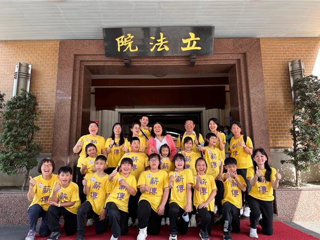 台灣新聞通訊社-金門中正鼓吹隊鍋碗瓢盆磨出厚實力 躍上國際大展民俗技藝