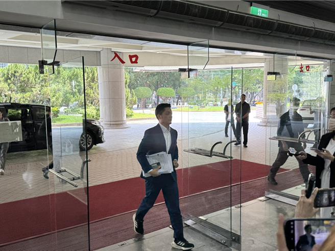 台灣新聞通訊社-吳思瑤稱2036年才優化文湖線太慢 蔣萬安一句話回擊