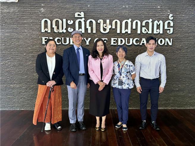 台灣新聞通訊社-東華大學系主任神似SJ始源！考生被母逼填志願 白眼：不然妳去念