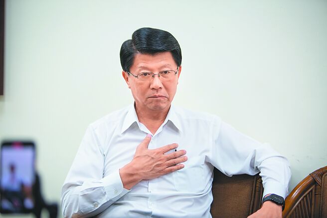 台灣新聞通訊社-食品千金喊「大陸」遭出征 謝龍介吃香菜冰棒力挺 一句話嗆爆青鳥