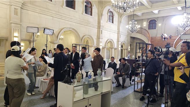 台灣新聞通訊社-《走進河南》鄭州如何成短劇之都？ 影視城老總揭秘：產業鏈4-5萬人
