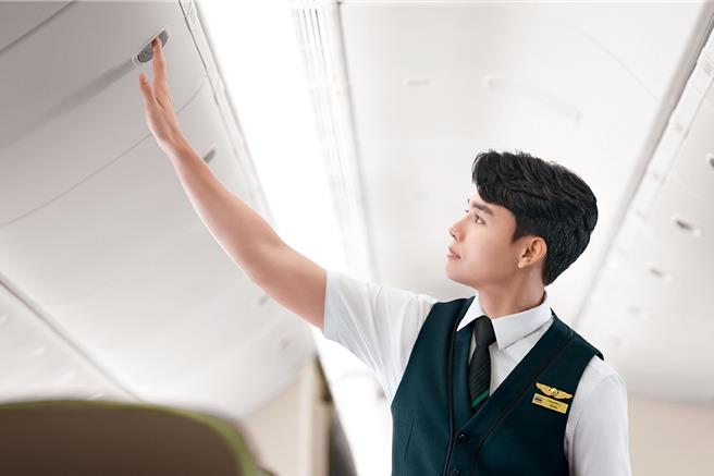 台灣新聞通訊社-飛安再獲權威肯定 長榮航空奪「7-Star PLUS」安全評級