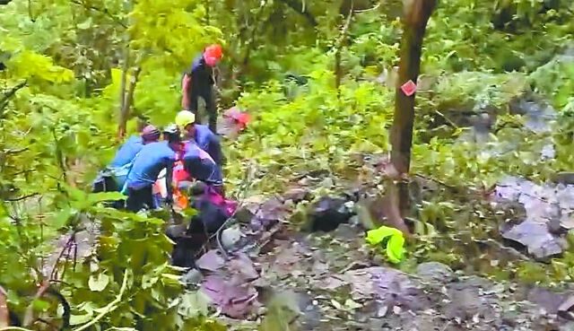 台灣新聞通訊社-蝴蝶谷落石釀4死 為何雨天還出團？知情人揭登山團陋習