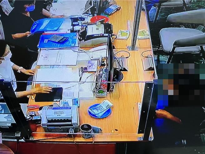 台灣新聞通訊社-酒駕男累犯欠稅罰單17萬！土地遭查封繳清後轉介戒酒癮