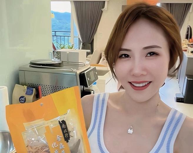 台灣新聞通訊社-吳申梅病倒告假《綜藝一級棒》 香港富商尪私下舉動被狂讚