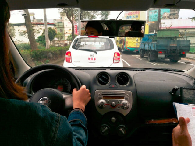 台灣新聞通訊社-小心汽車儀表板「1燈號亮起」！警方提醒：最重罰3600元