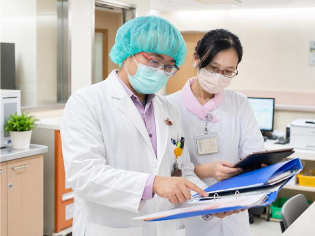 台灣新聞通訊社-低鈉鹽竟成致命陷阱！79歲婦呼吸困難送醫 醫揭背後危機