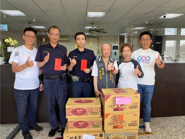 台灣新聞通訊社-台南黃金海岸惡浪噬人　警搏命救援嘆「磁場有問題」