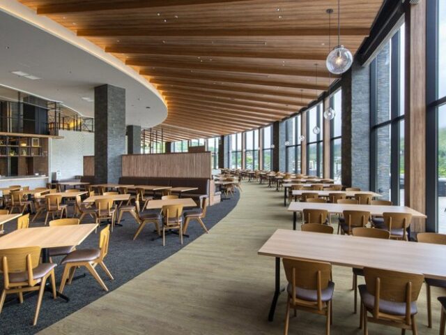 台灣新聞通訊社-豪華自助竟中毒！ 日本知名飯店爆食安危機　110名師生腹瀉送醫