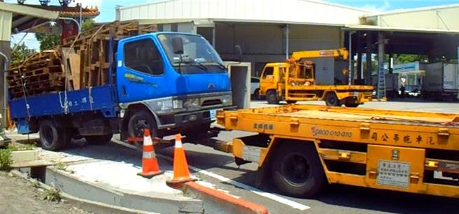 台灣新聞通訊社-貨車恐變法拍品！ 雲林男積欠牌照稅、ETC通行費及罰鍰430件