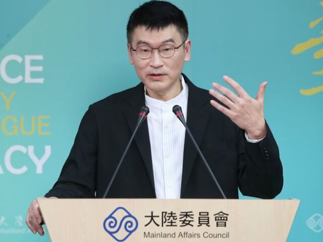 台灣新聞通訊社-梁文傑稱台人幾乎不吃鳳梨釋迦  沈富雄診斷吐5字