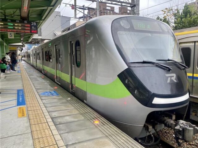 台灣新聞通訊社-台鐵「洗澡哥」又現身？區間快車積水一片　網友傻眼：超扯！