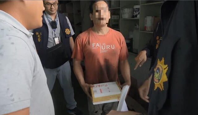 台灣新聞通訊社-毒販寄泰國痠痛藥來台藏55包安毒   移工瞎扯：請表姐寄給我吸的