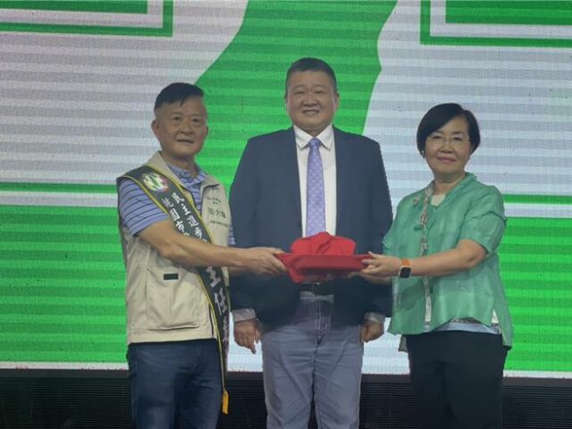 台灣新聞通訊社-民進黨桃市黨部主委交接  黨公職籲團結力拚黃世杰勝選