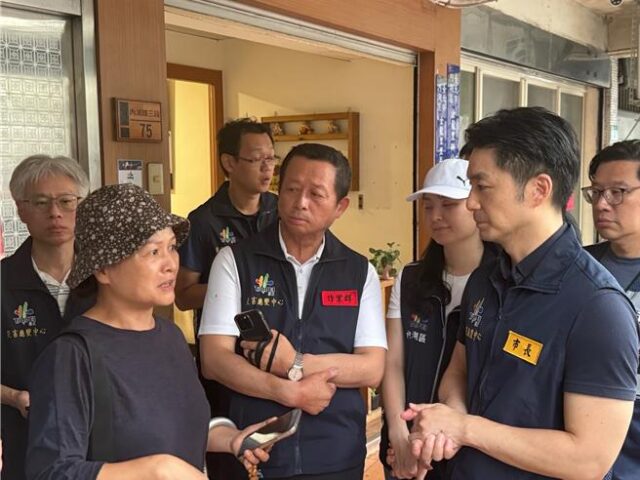 台灣新聞通訊社-影》豪雨淹內湖！蔣萬安視察金龍里：設單一窗口開放申請補償